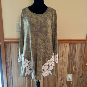 Long sleeve long blouse with appliqué trim